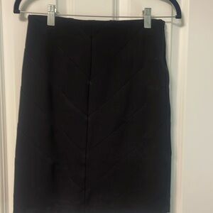 White House Black Market ladies Black Skirt Sz 2 “Instantly Slimming” like new